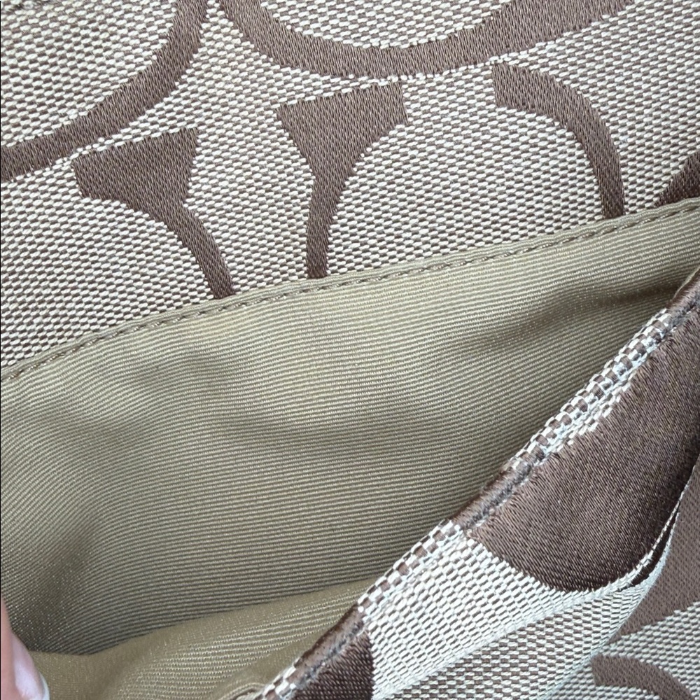 Coach tay and Brown Crossbody bag some rubbing on zipper pull gold tassel - Picture 10 of 15